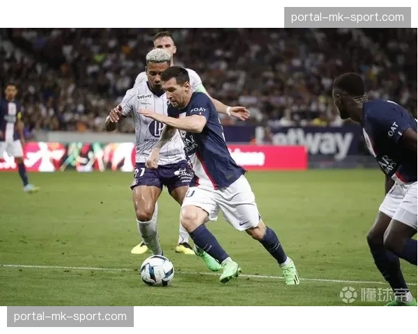 半场数据：兰斯控球率仅35%，但射正次数3-1领先于图卢兹