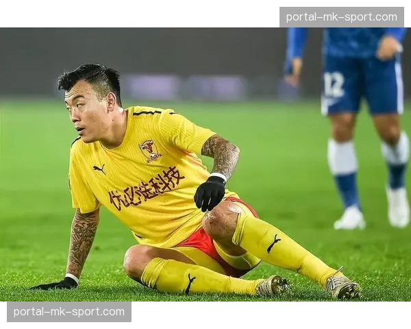 中超第二轮：蓉城2-1逆转浙江，徐正源“韩式”跑动碾压技术流