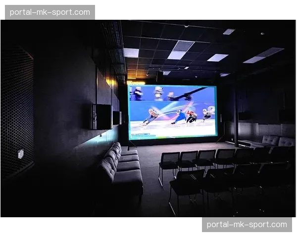 复古比赛日整体视觉体系全面适配复古风格，打造沉浸式体验